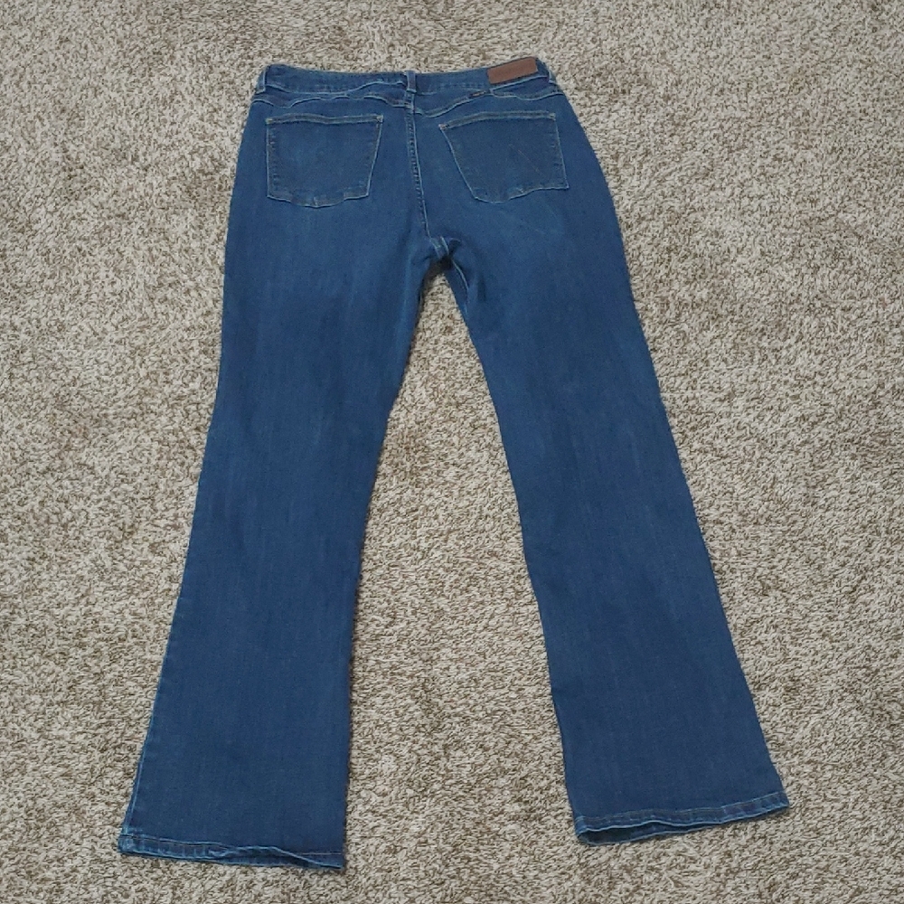 Wrangler Jeans High Rise Bold Bootcut Women's Size 10x32 Classic Medium Wash